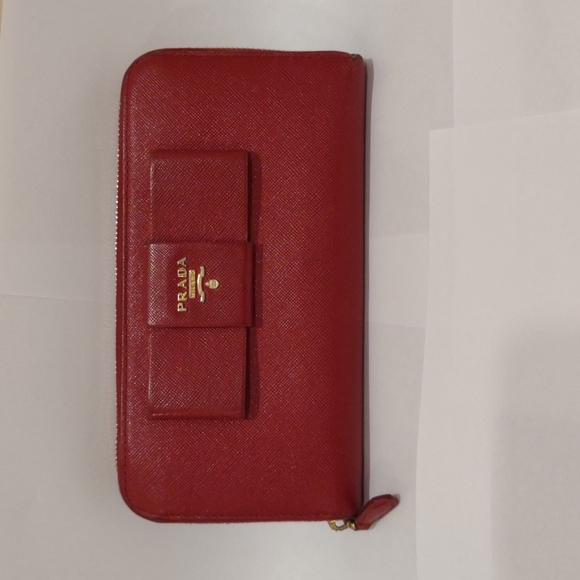 Prada red saffiano leather bow front zip around long wallet - Picture 11 of 12